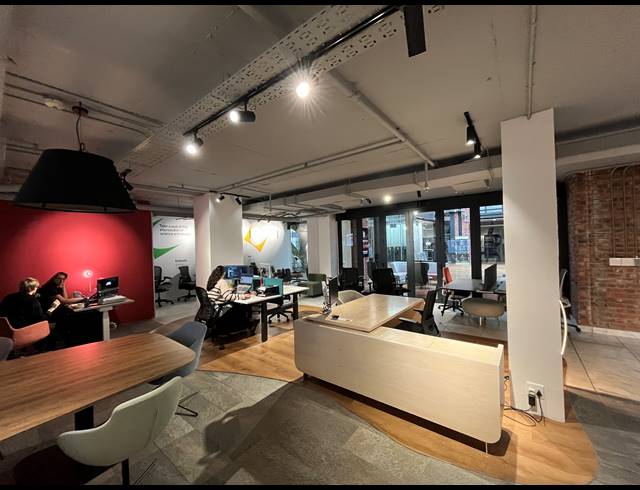 146M² BUSINESS TO LET IN GARDENS